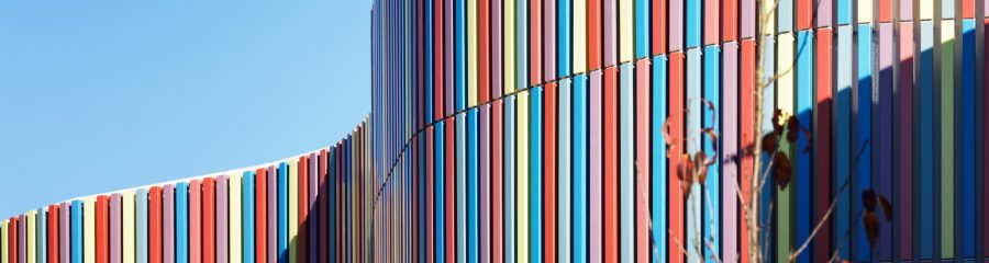 Preschool of 1325 m2 and High Environmental Quality building. Ecole maternelle Simone Veil, 1 rue Nelson Mandela 94390 VILLIERS SUR MARNE. Panels Argeton Barro 50 x 50 Emaillé Rouge, Bleu clair, Jaune, Lilas, Rose.